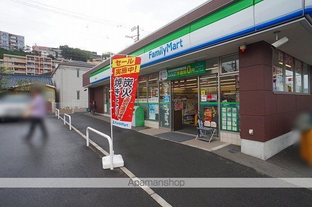 コンビニ　ファミリーマート（コンビニ）まで214m