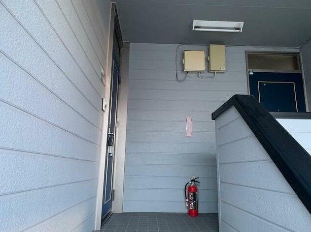 メゾン城南C棟の玄関写真