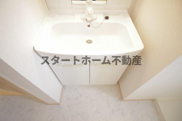洗面設備　スペースが確保できる洗面所です