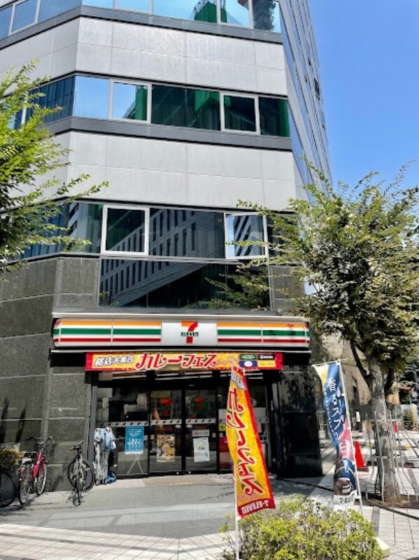 コンビニ　セブンイレブン大阪淡路町4丁目店（コンビニ）まで136m