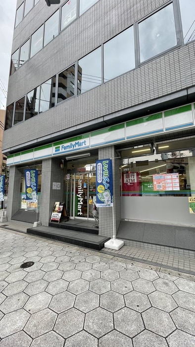 コンビニ　ファミリーマート京町堀店（コンビニ）まで45m