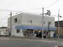 コンビニ　ローソン上富良野店（コンビニ）まで633m