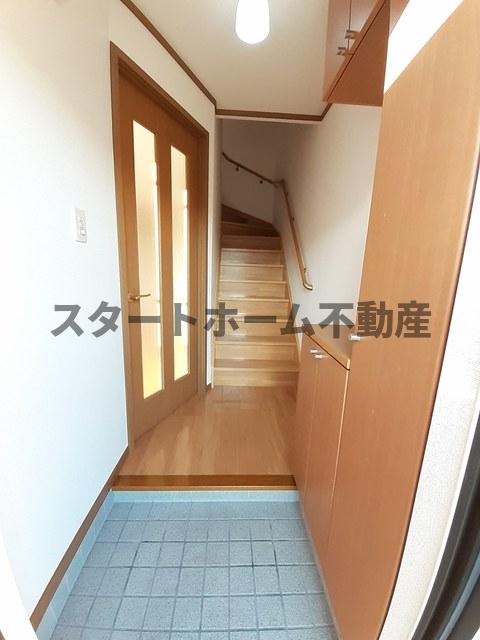 玄関　収納もある玄関です