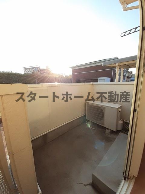 バルコニー　陽当たり良好なバルコニーです