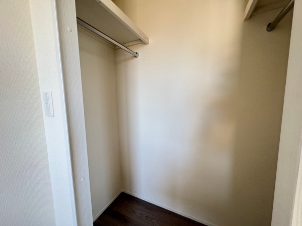 収納　同物件別部屋のお写真になります。左右対称のお部屋の写真の場合