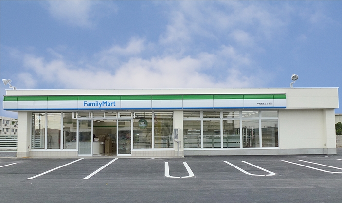 コンビニ　ファミリーマート秋田仁井田新田店（コンビニ）まで562m