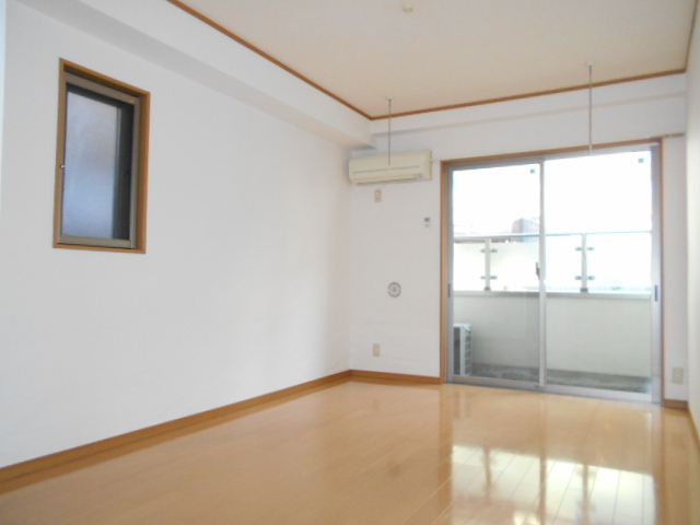 クレンティア三軒茶屋の居間写真