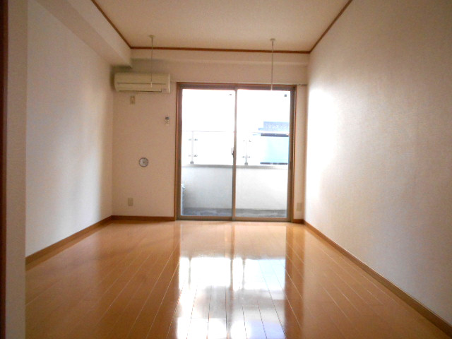 クレンティア三軒茶屋の居間写真