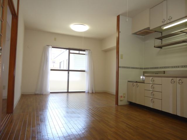 キッチン　リビング