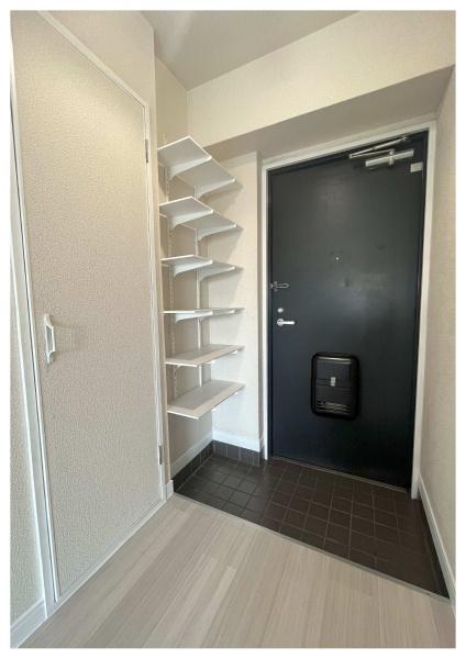 玄関　シューズボックスが備え付でうれしいですね