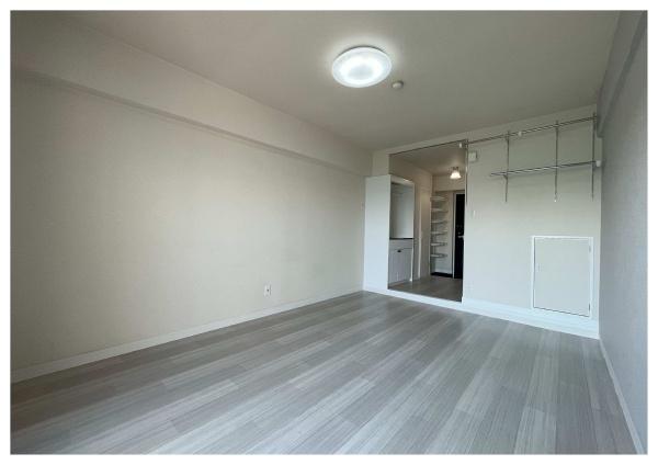 居室・リビング　落ち着いた床色でリラックスできそうです☆