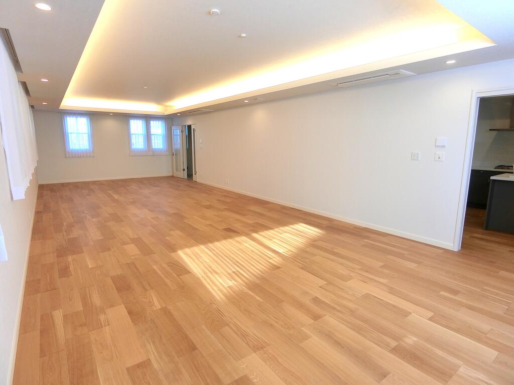 建物外観　35帖のリビング