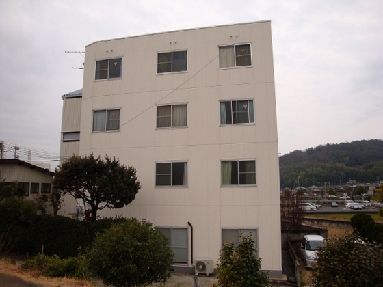 岡山市北区首部のマンションの建物外観
