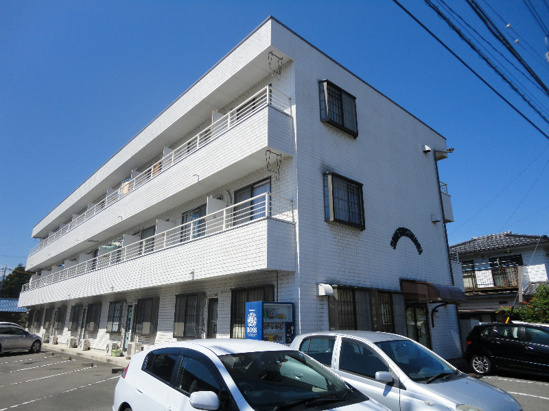 松本市高宮中のマンションの建物外観