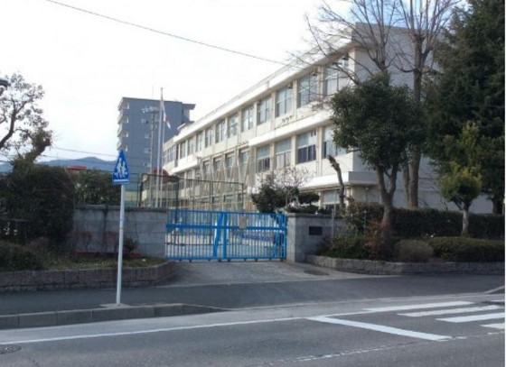 【広島市西区東観音町のマンションの小学校】