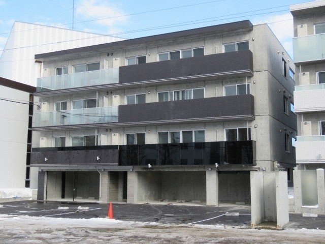 札幌市中央区南二十二条西のマンションの建物外観