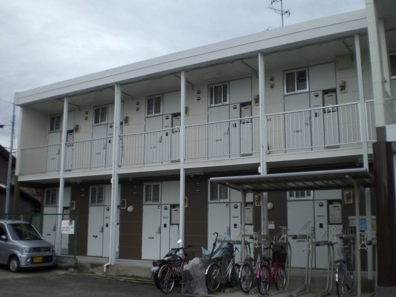 八尾市太田のアパートの建物外観