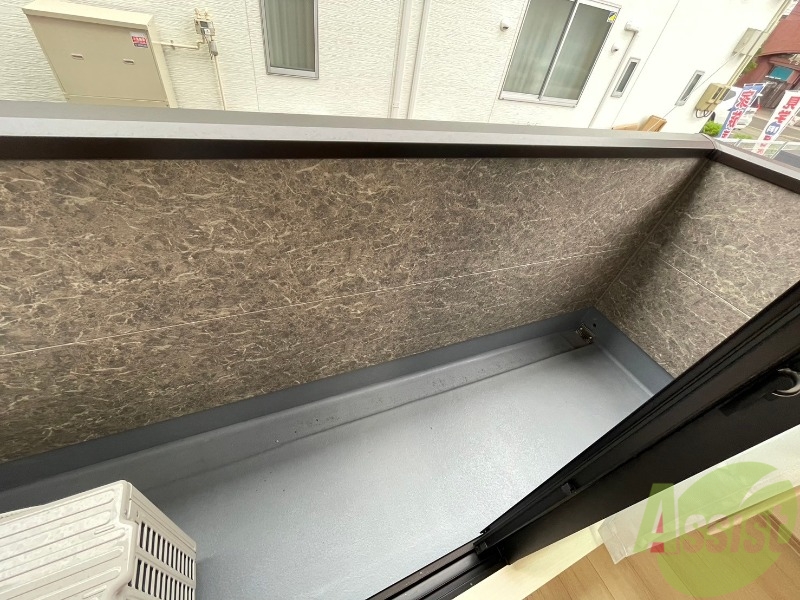 バルコニー　バルコニーは長さも幅もちょうどいい広さでした。