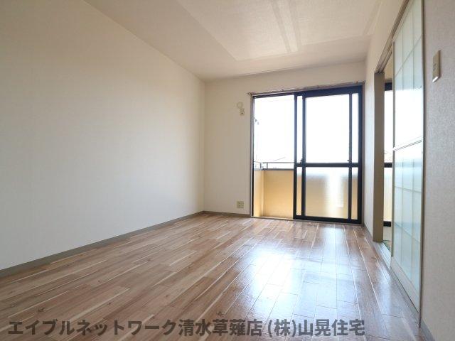 居室・リビング　こちらのリビングで趣味の時間をお楽しみください