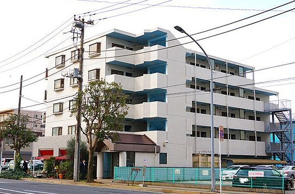 千葉市花見川区幕張本郷のマンションの建物外観