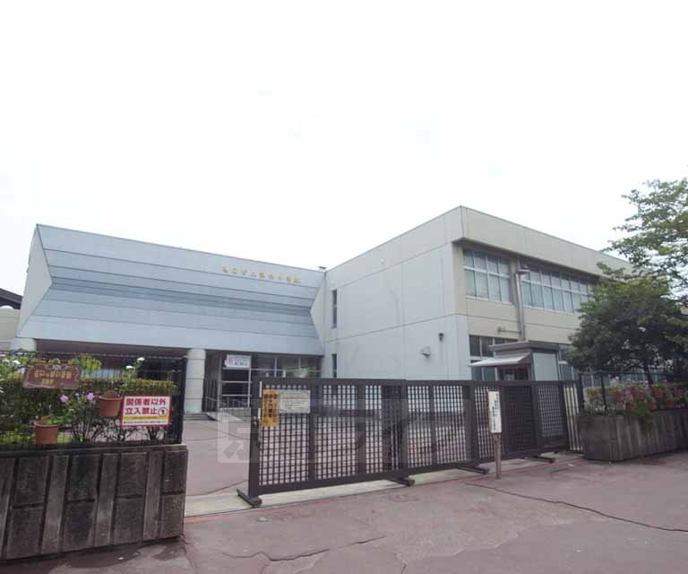 【亀岡市篠町広田のアパートの中学校】