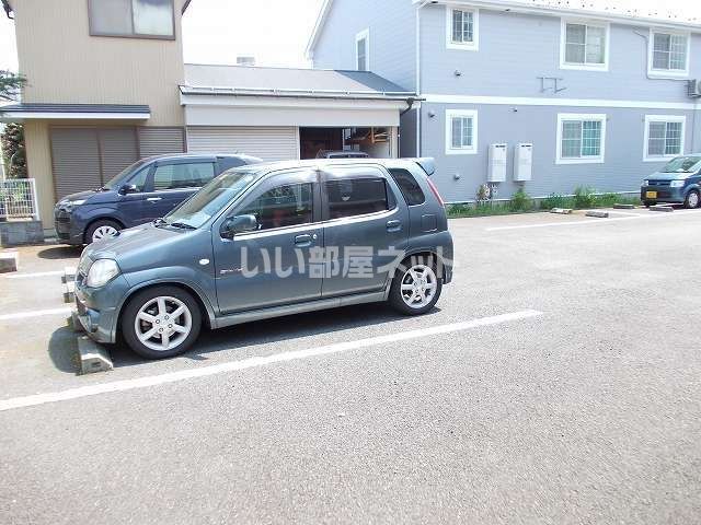 【メイプル　西館の駐車場】