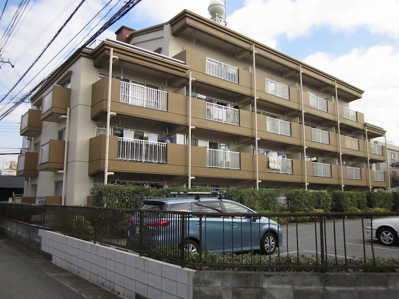 南流山東ハイツの建物外観