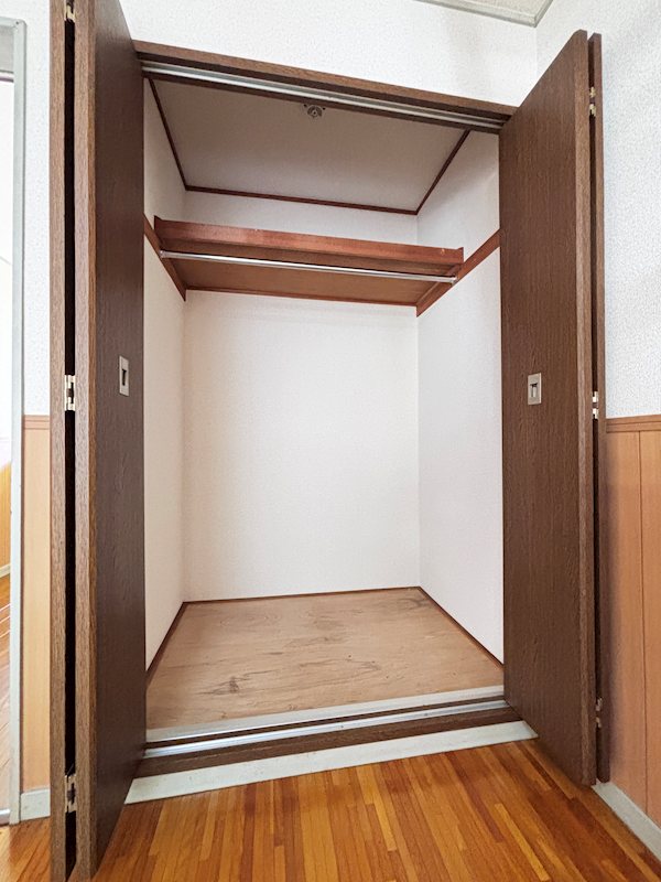収納　奥行きのあるクローゼットがあります。