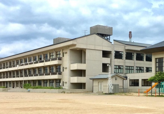 【サンシティ長浜B棟の小学校】