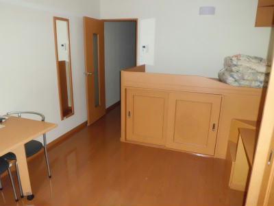 居室・リビング　高い場所で気持ちよく眠れます。