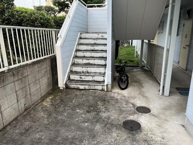 【長久手市蟹原のアパートのエントランス】