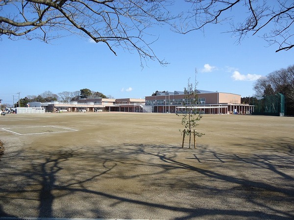 【メゾン・ドゥ・アンの小学校】