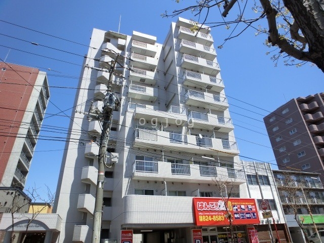 【札幌市白石区東札幌三条のマンションの建物外観】