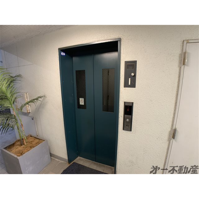 ロビー　エレベーター