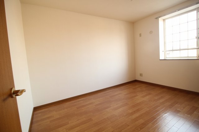 その他部屋・スペース　落ち着いて過ごせるお部屋なので、寝室にいかがでしょうか