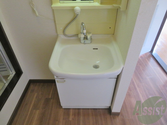 洗面設備　忙しい朝の味方、独立洗面台があるのは嬉しいですね。