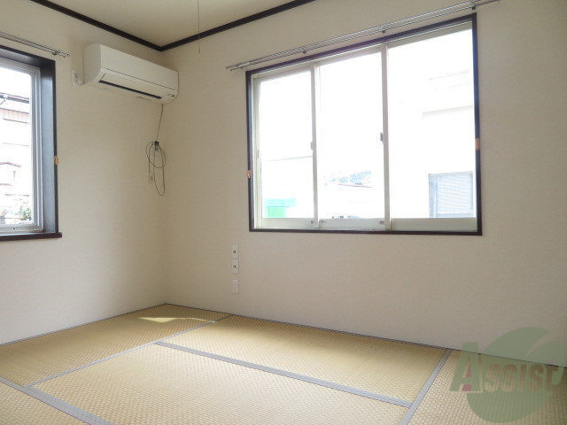 居室・リビング　陽の光が差し込む明るいお部屋は気持がいいですね～