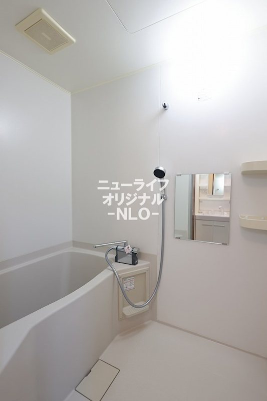 バス・シャワールーム　バスタブに浸かってゆっくりと一日の疲れを癒すことができます☆