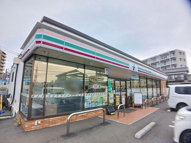 コンビニ　セブンイレブン（コンビニ）まで245m