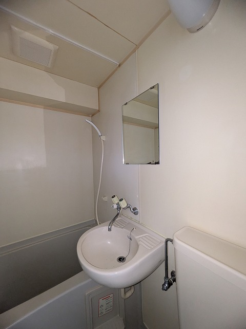 洗面設備　同物件、別号室のものです。