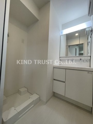 洗面設備　ワイドで使いやすい洗面台です