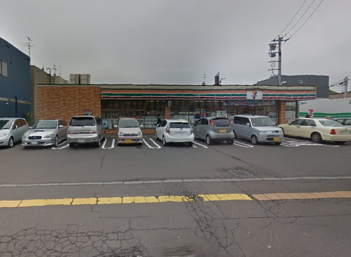 コンビニ　セブンイレブン（コンビニ）まで380m