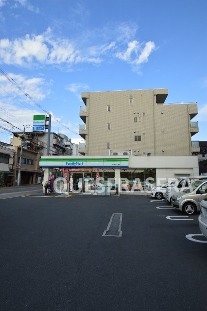 コンビニ　ファミリーマート内代町二丁目店（コンビニ）まで216m
