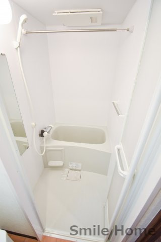 バス・シャワールーム　浴室乾燥は梅雨時や洗濯物が多くても安心です。