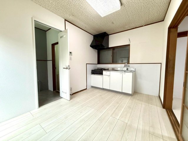 居室・リビング　新品のコンロ付いてます。