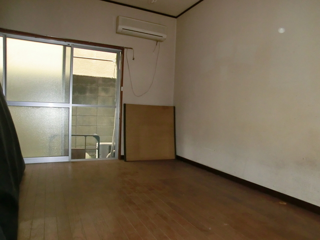 居室・リビング　大きな荷物も置けます。