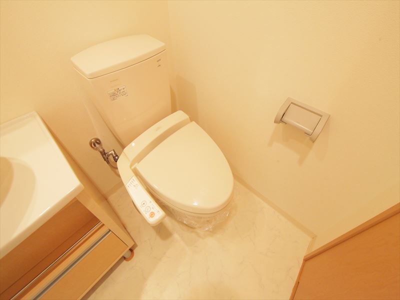 トイレ　温水洗浄便座付き