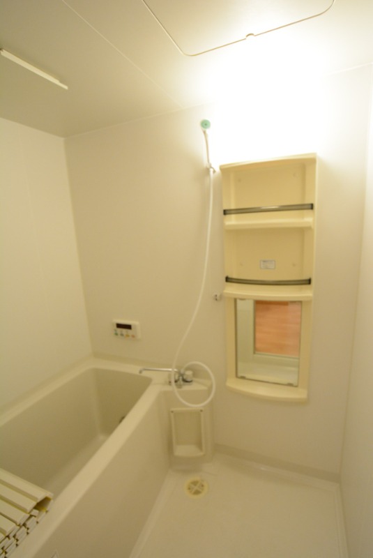 バス・シャワールーム　追い焚き機能付き風呂