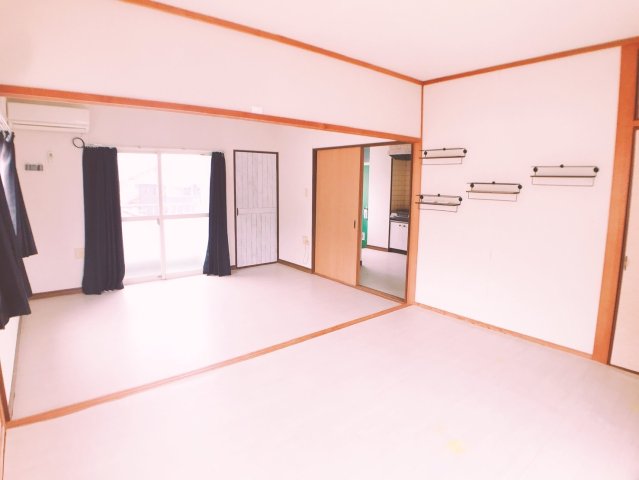 居室・リビング　☆畳の上にCFシートを敷いております☆