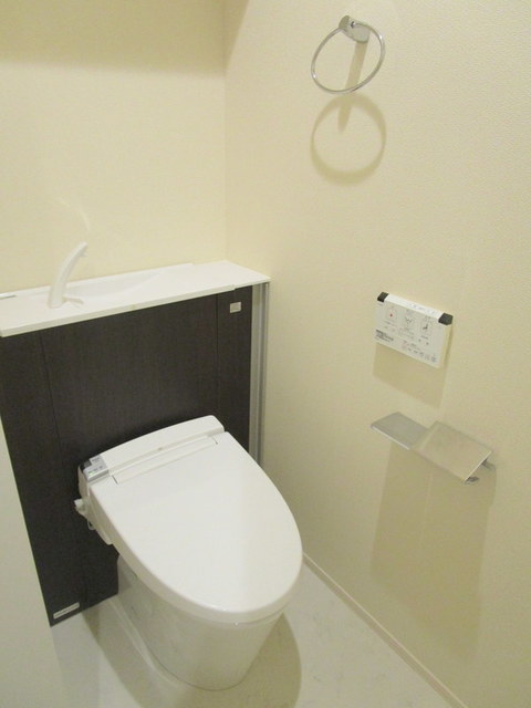 トイレ　温水洗浄便座